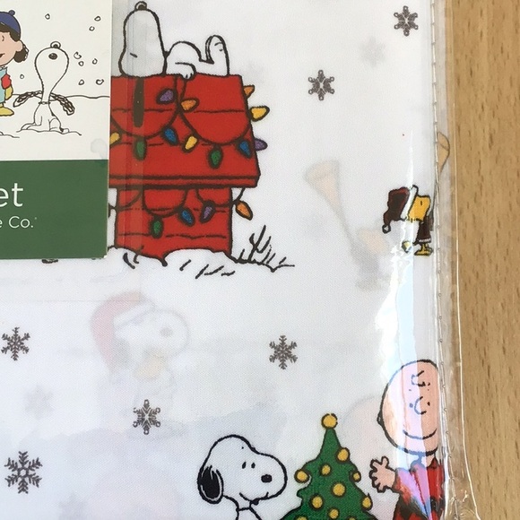 Snoopy Collectible Berkshire Peanuts Holiday Season Full Sized Sheet Set - Picture 5 of 12